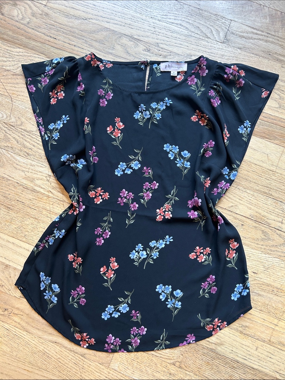 🌸3 FOR $20🌸 Philosophy Black Floral Flutter-Sleeve Blouse - Picture 2 of 8
